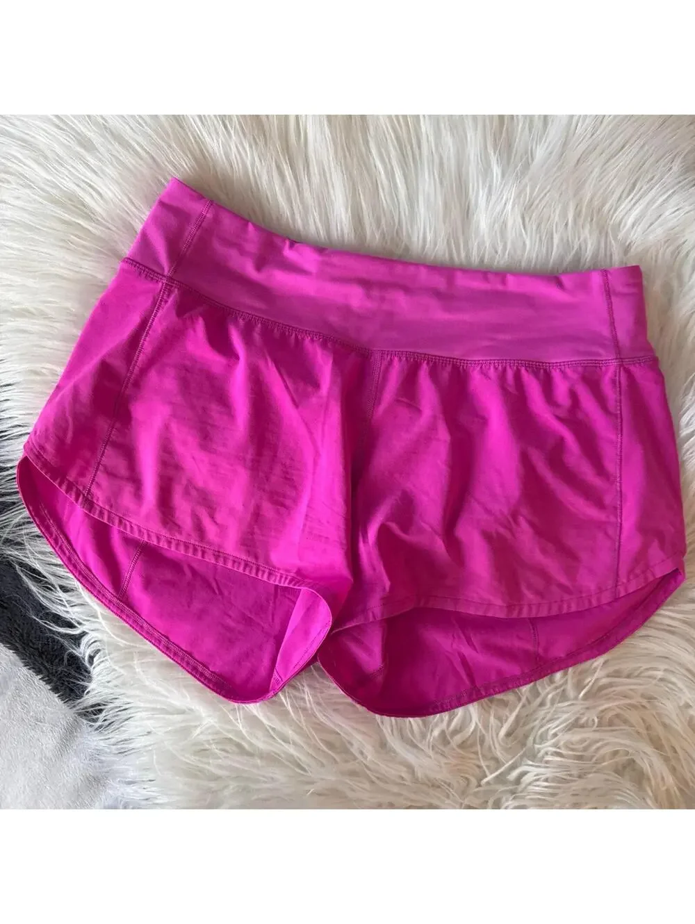 Lululemon speed up shorts 4” size 8 - Picture 2 of 4